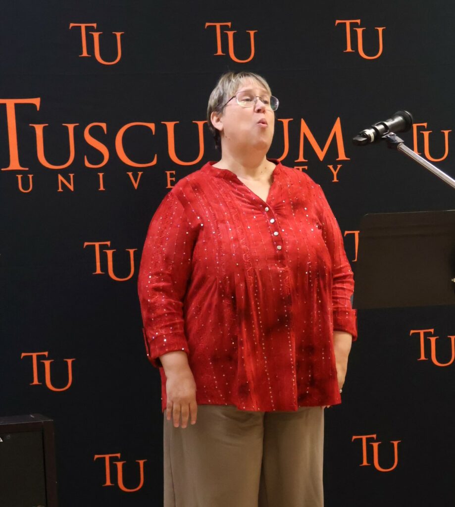 Jill Oberfeitinger sings.