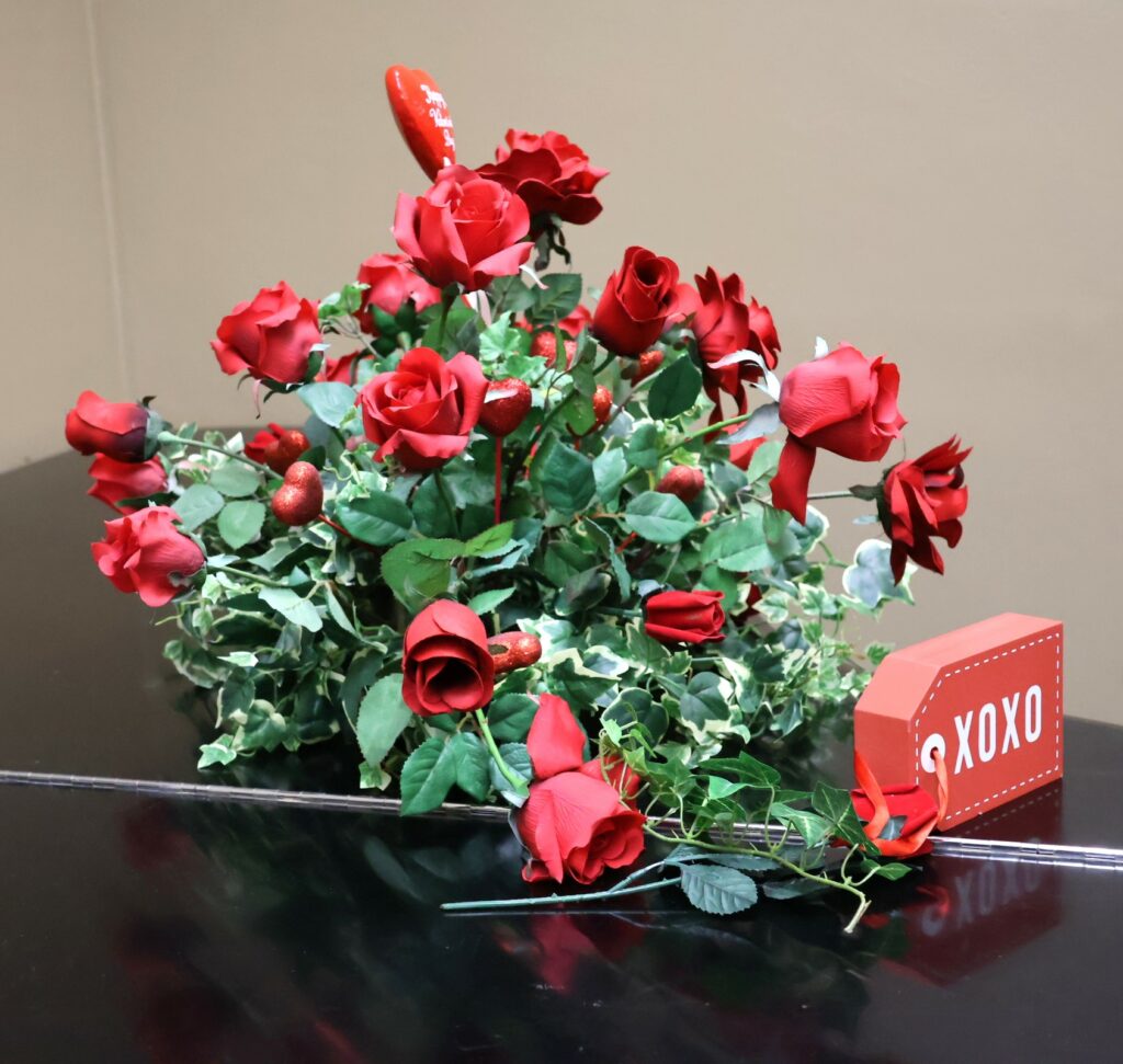 Roses were an appropriate addition for the evening.