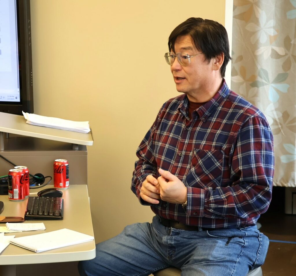 Dr. Harold Branstrator teaches a VITA training class.