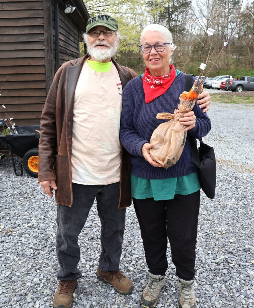Mike Helbing, left, and Wendy Ritchey pick up their order.