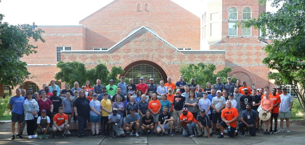 Here is a group photo of the workers.