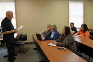 Dr. Thomas Nuzzi details the Master of Arts in Leadership with a group.