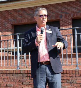 Dr. Scott Hummel speaks during Pioneer Quest.