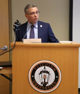 Dr. Scott Hummel speaks at the dinner.