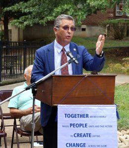 Dr. Scott Hummel addresses the audience.