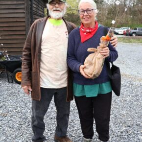 Mike Helbing, left, and Wendy Ritchey pick up their order.